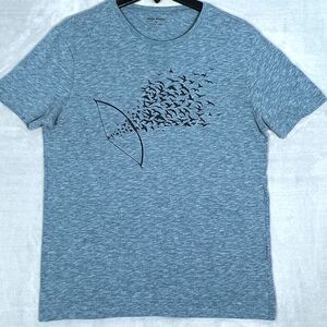 Banana Republic Men’s Soft Graphic Tee Sz Medium Blue Gray Bow & Birds Print